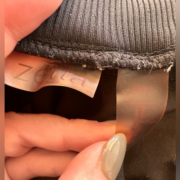 Zella Black Cropped Jogger Pants - Picture 4 of 4